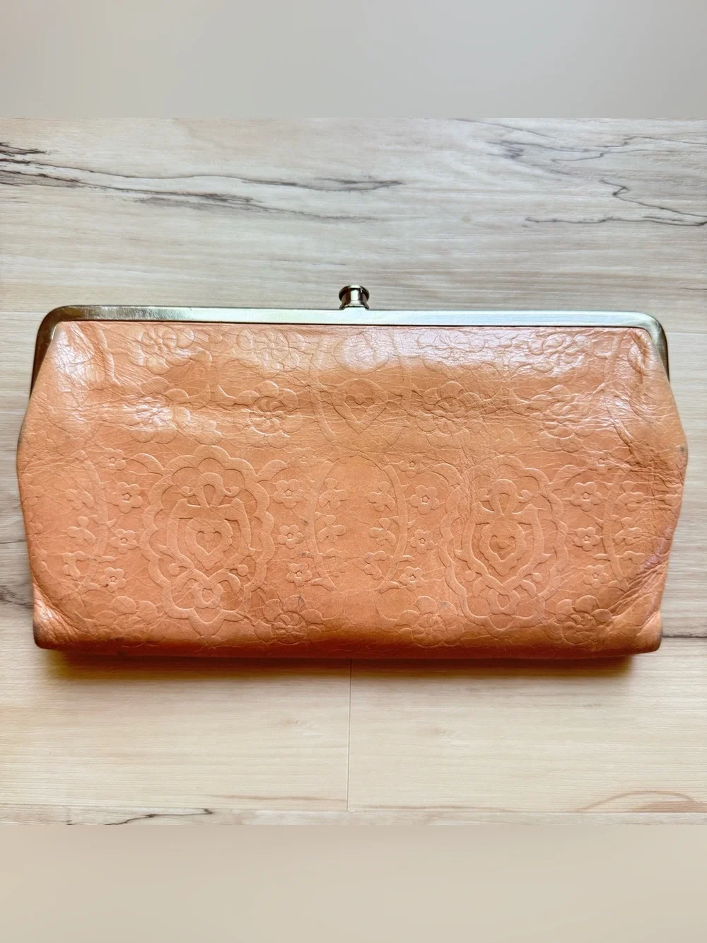 Hobo Lauren Embossed Leather Clutch Wallet light brown/peach